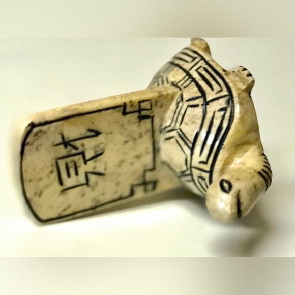 Vintage Asian Feng Shui Folk Art Hand Carved Natural Engraved Solid Bone Turtle - Picture 10 of 10